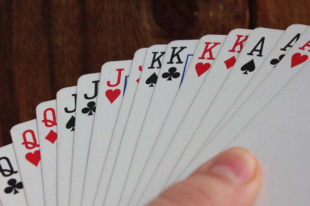 AK翻前要不要3bet - AK翻前要不要3bet？实战场景下的决策解析