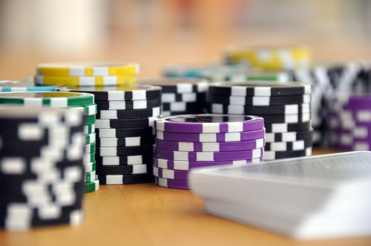 AK翻前要不要3bet - AK翻前要不要3bet？实战场景下的决策解析