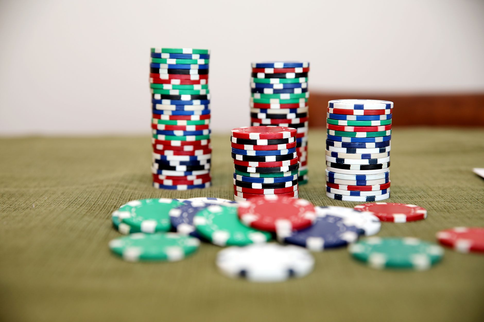 高额桌百万筹码开局:Robl与Wasserson的深筹码对决拆解(要点图解)