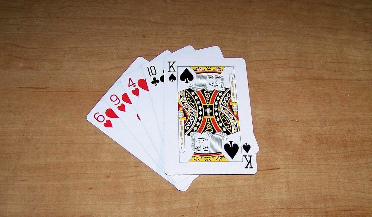 https://www.reddit.com/r/poker/comments/1ve7j0p/if_this_doesnt_show_u_online_poker_is_dead_then/ - 线上扑克生态深度解析:顶尖玩家年入234K,你离职业