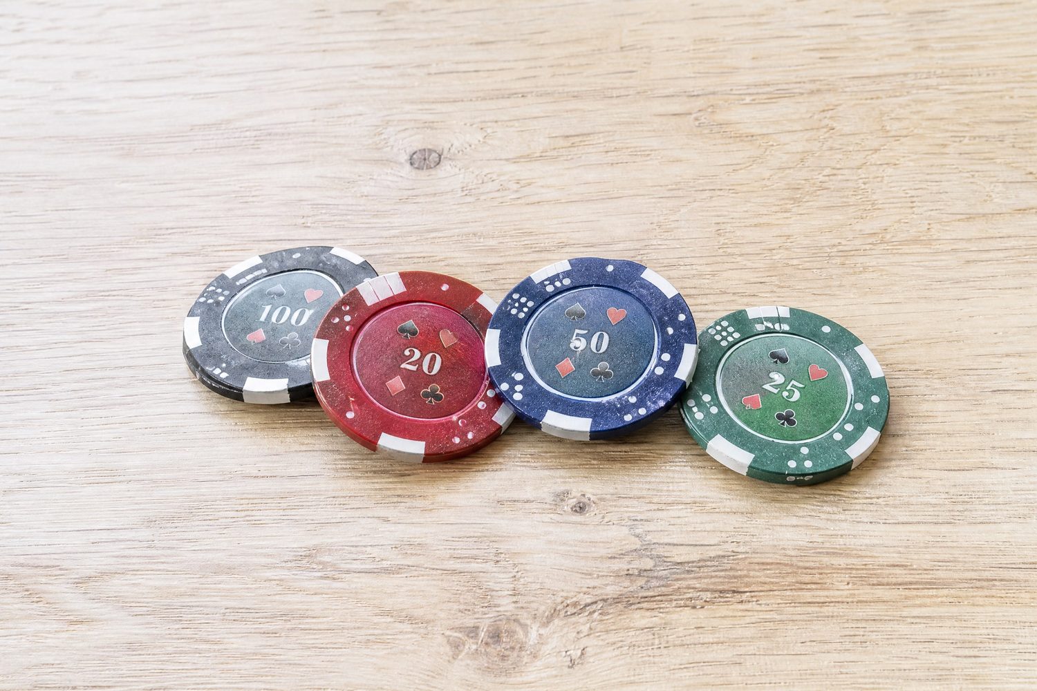 QQPOKER下风期心态调整五步:德州扑克玩家情绪管理入门