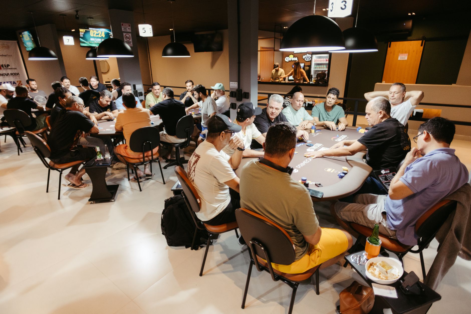 MTT泡沫期弃牌五原则：如何在锦标赛泡沫阶段稳健晋级（要点图解）