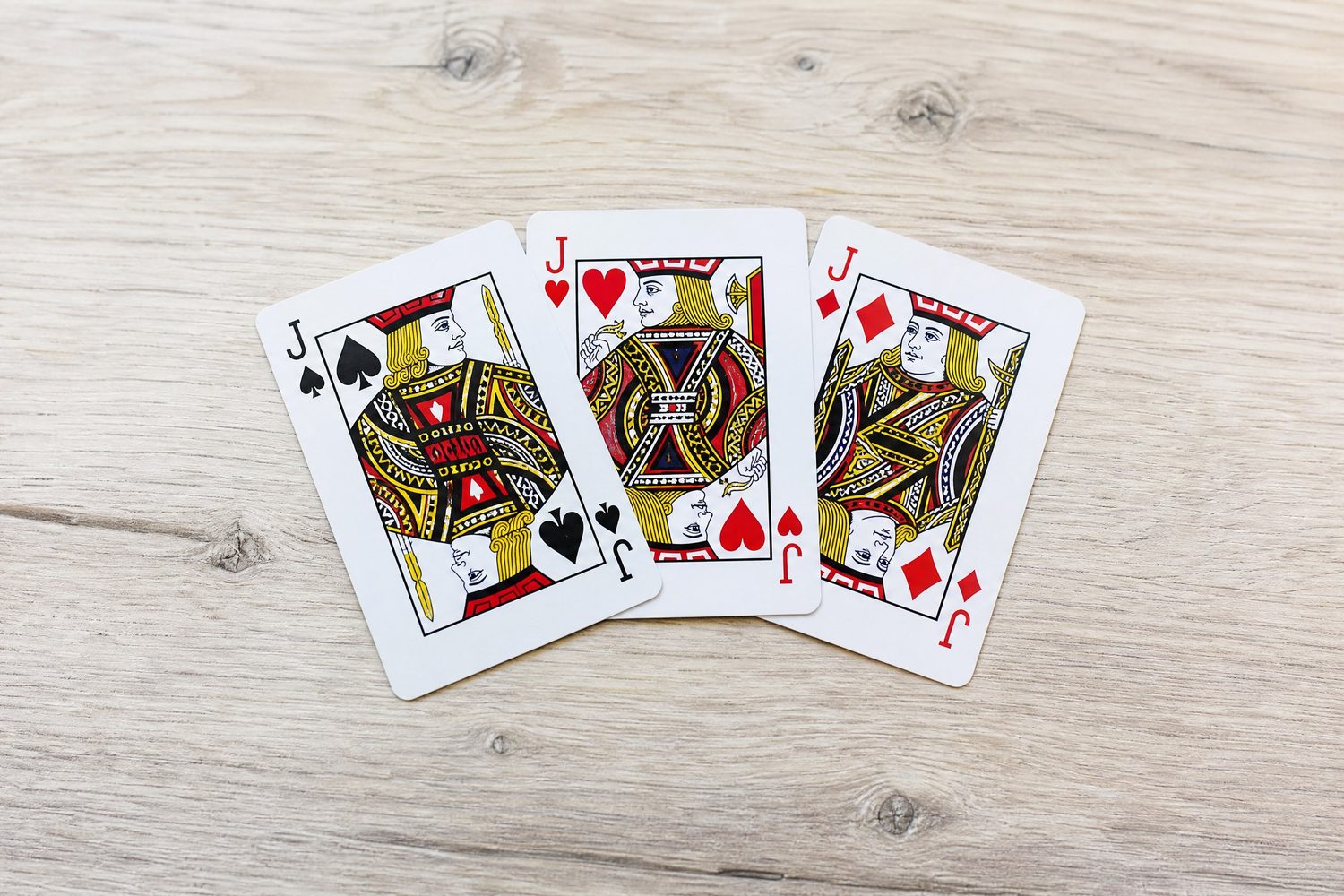 QQPOKER三大核心策略：位置、范围与下注尺度的实战拆解